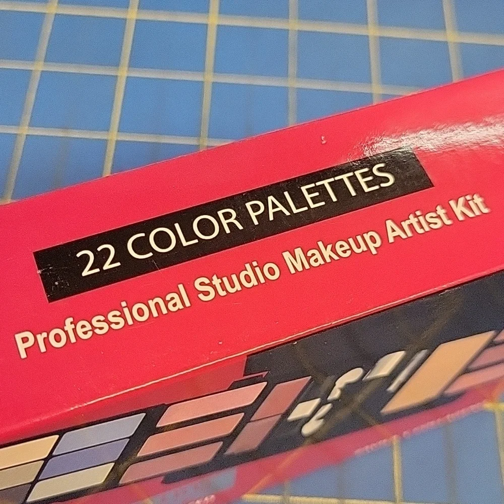 Malibu Glitz Multi-Color Makeup Palette Case New In Box